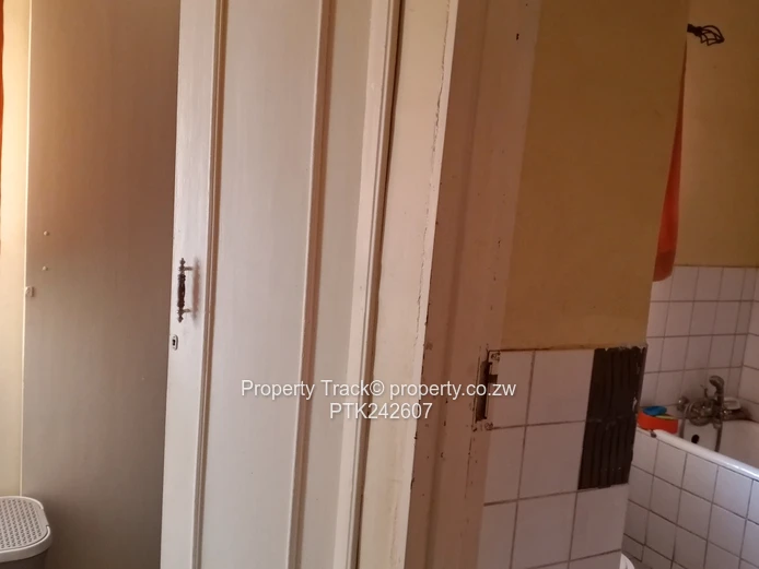 A neat and solid house!