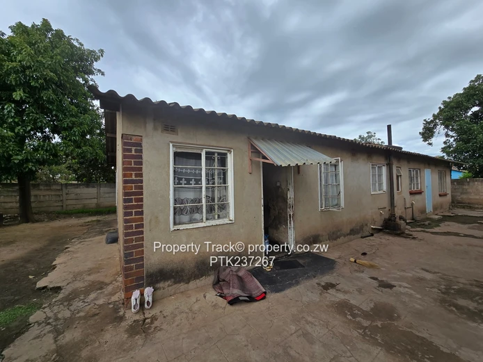 Family home on double stand - 620sqm