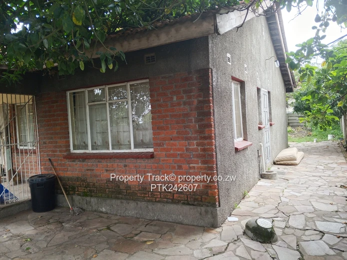 A neat and solid house!