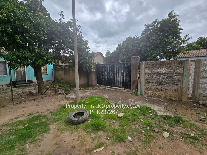 Family home on double stand - 620sqm