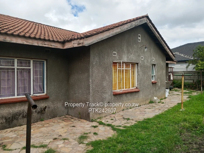 A neat and solid house!