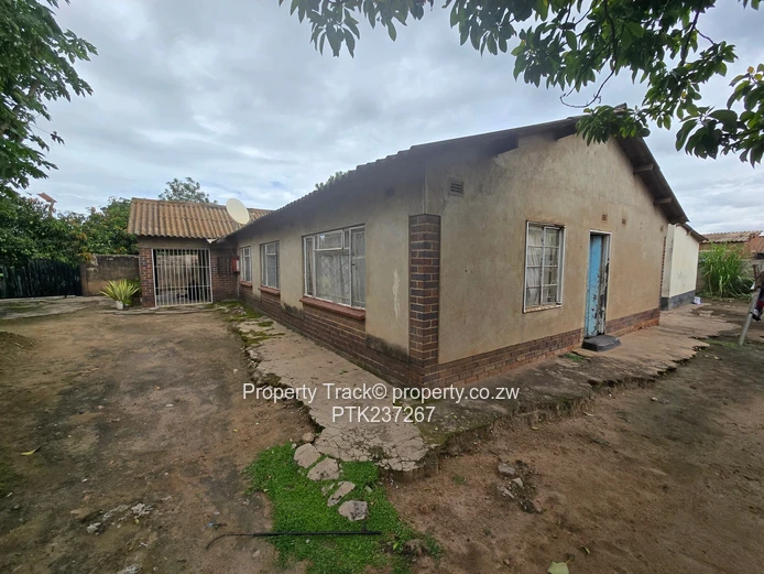 Family home on double stand - 620sqm